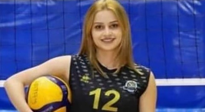 Depremde hayatını kaybeden voleybolcu, toprağa verildi