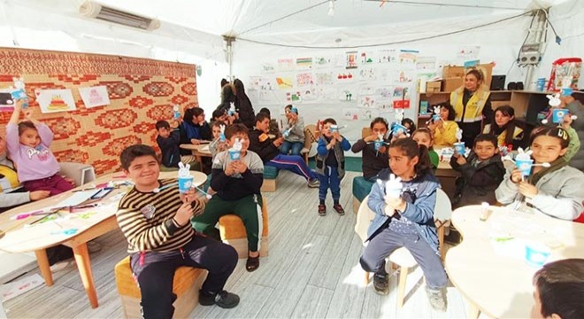 Depremzede çocuklar için 125 bin oyuncak dağıtıldı