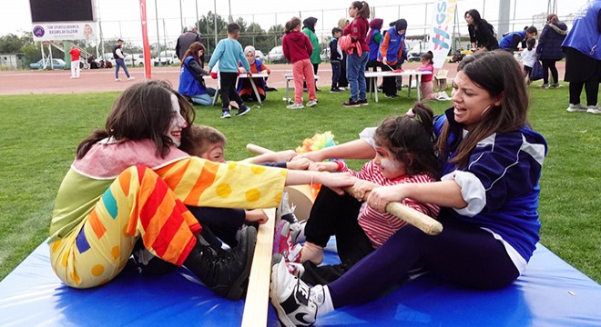Depremzede çocuklar için Spor Şenliği