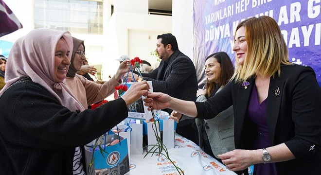 Depremzede kadınlara hijyen paketi