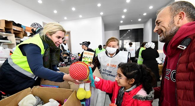 Depremzedeler için 2'nci mağaza Güzeloba'da