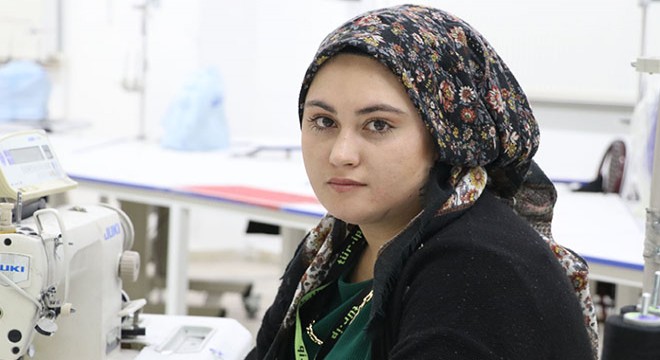 Depremzedeler, tekstil fabrikalarında istihdam ediliyor