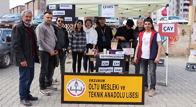 Depremzedelere destek olmak için çay sattılar