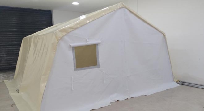 Depremzedelere getirilen çadırlar ve halıyı çalan görevli tutuklandı