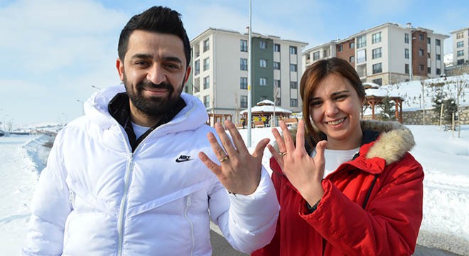 Depremzedelerin yanında kendilerine de yuva kurdular