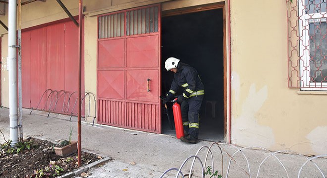 Derslikte çıkan yangın, büyümeden söndürüldü