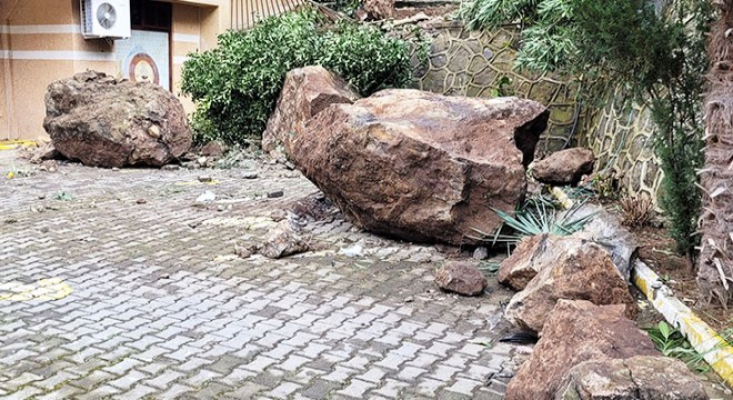 Dev kayaların düştüğü korku sitesinde 'heyelan' kabusu