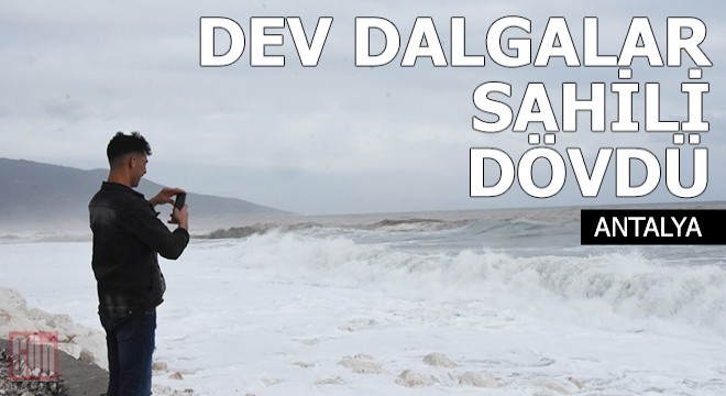 Dev dalgalar sahili dövdü