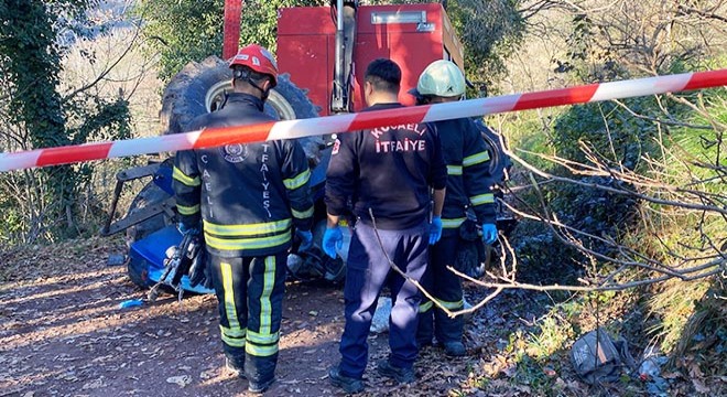 Devrilen traktörün altında kalan çiftçi öldü