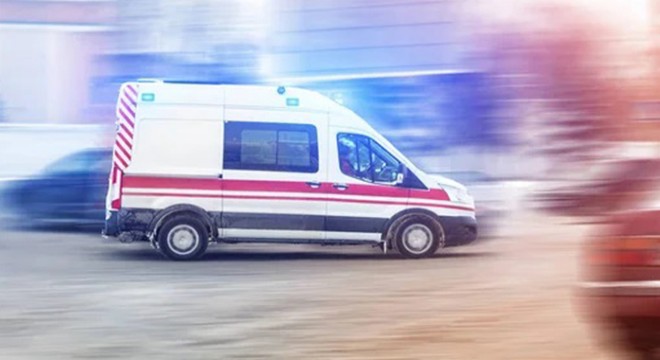 Devrilen traktörün sürücüsü yaralandı