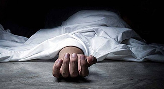 Devrilen traktörünün altında kalan çiftçi öldü