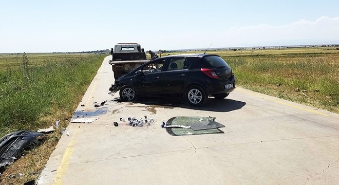 Devrilen otomobildeki öğretmen hayatını kaybetti