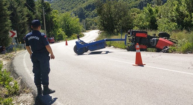 Devrilen traktörün altında öldü