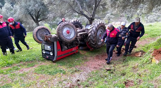 Devrilen traktörünün altında kalarak hayatını kaybetti