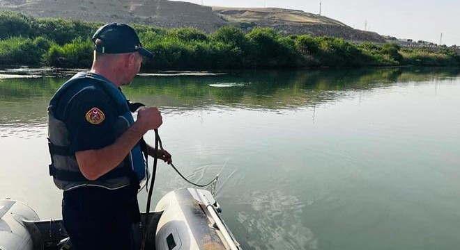 Dicle Nehri'ne giren İdris boğuldu, Zekeriya aranıyor