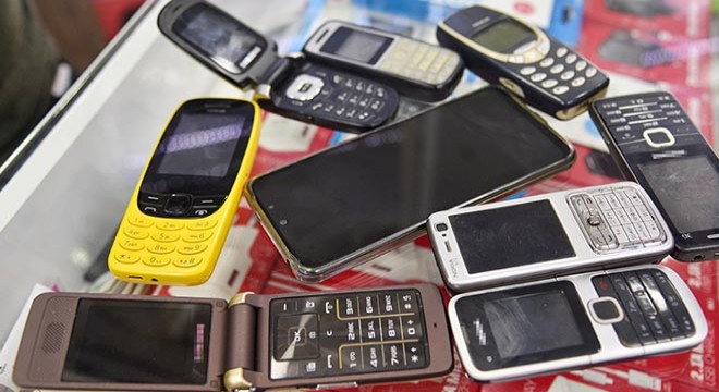 Dijital bağımlılığa, velilerden  tuşlu telefon  tedbiri