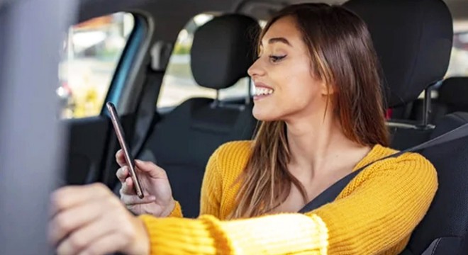 Direksiyon başında telefon kullananlar dikkat