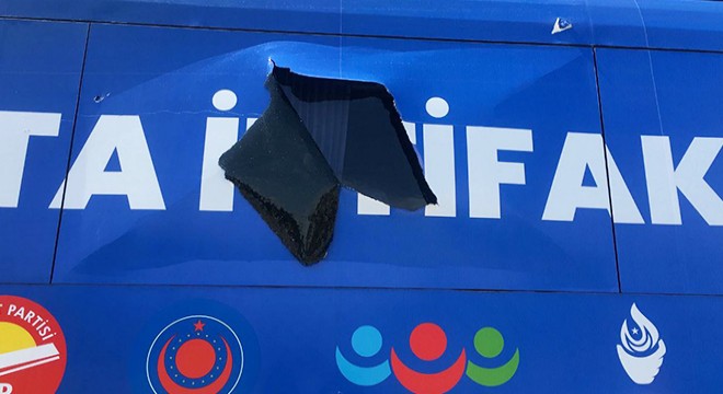 Diyarbakır’da ATA İttifakı’nın otobüsüne taşlı saldırı