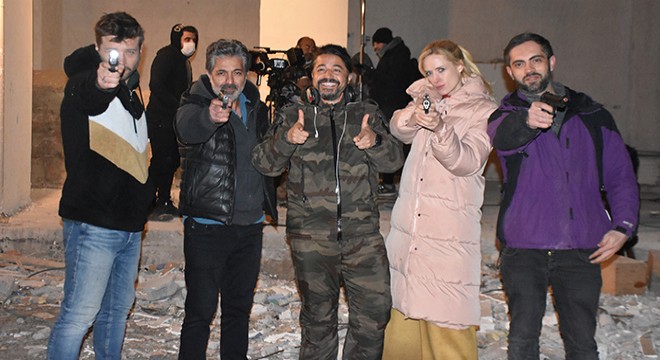 Dizinin çatışma sahnesini silahlı kavga sanıp, ihbarda bulundular