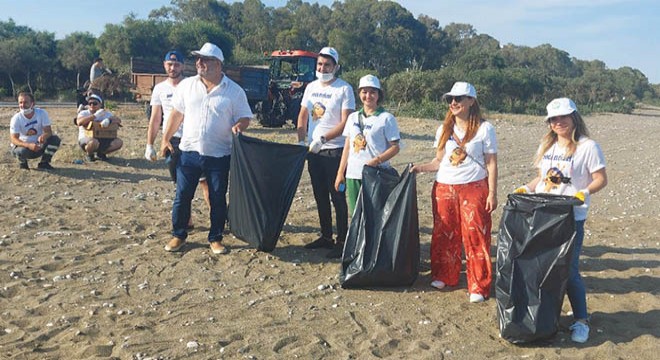 Doğa elçileri sahillerde temizlik yaptı