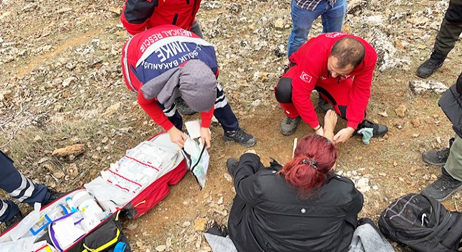 Doğa yürüyüşünde 35 metreden düşen kadın, kurtarıldı