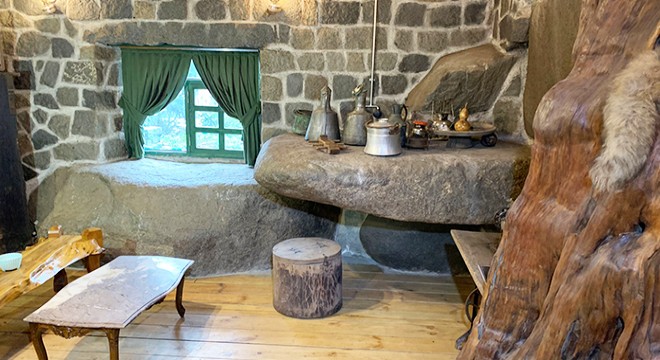 Doğal 'kaya'lı ofis