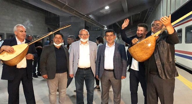 Doğu Ekspresi'ne Kars'ta sazlı sözlü karşılama