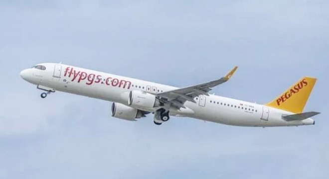 Pegasus uçağı Barselona'ya acil iniş yaptı