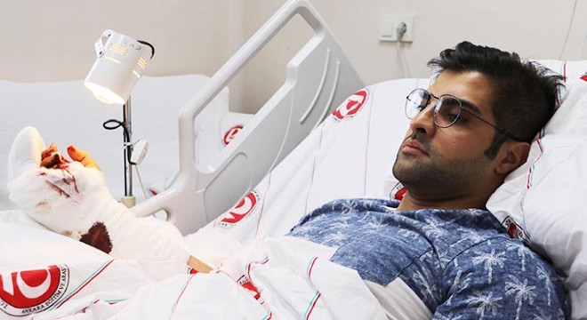 Doktoru bıçaklayan hasta 'dövdüler' dedi, gerçek kamerada ortaya çıktı