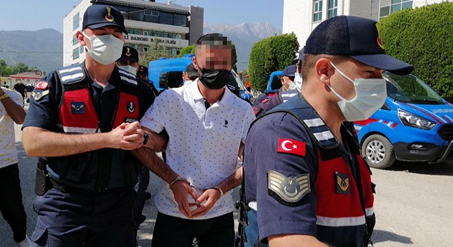 Dolandırıldığını, jandarma düğün takılarını getirince anladı