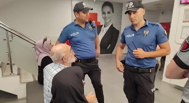 Dolandırılmaktan banka çalışanlarının dikkati sayesinde kurtuldu