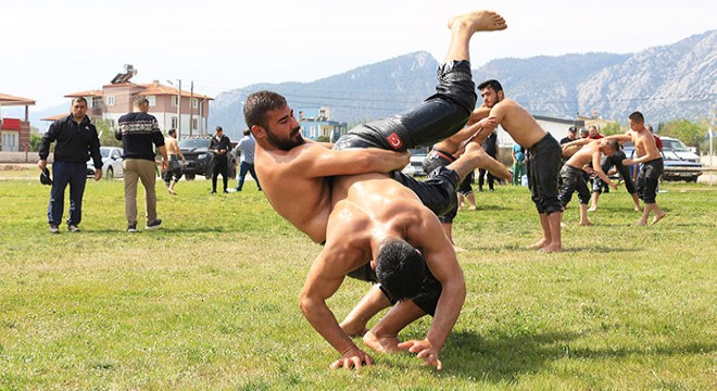 Döşemealtı’nın Pehlivanları Kırkpınar’a hazırlanıyor