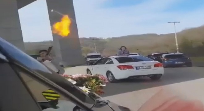 Düğün konvoyunda pompalı tüfekle havaya peş peşe ateş açtı