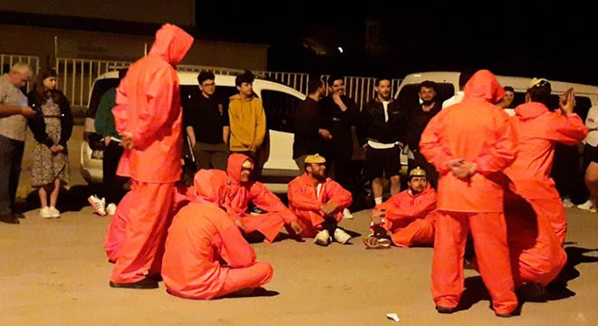 Düğün sonrası  La Casa de Papel  kostümlü çiftetelli