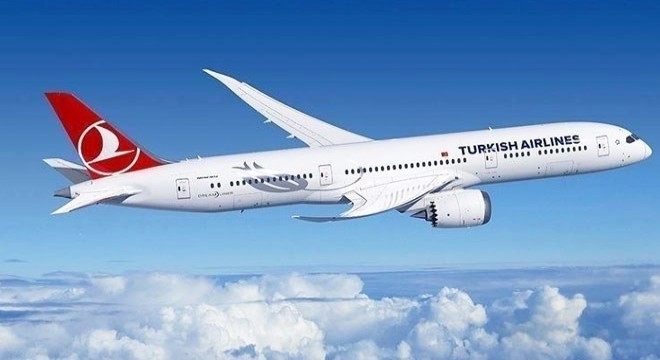 Dumanlar yükselen THY uçağı acil iniş yaptı