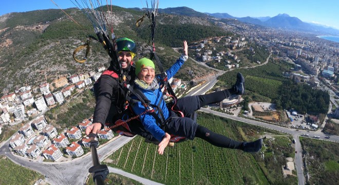 Dünyayı gezen Japon gezgin, Alanya'yı havadan seyretti