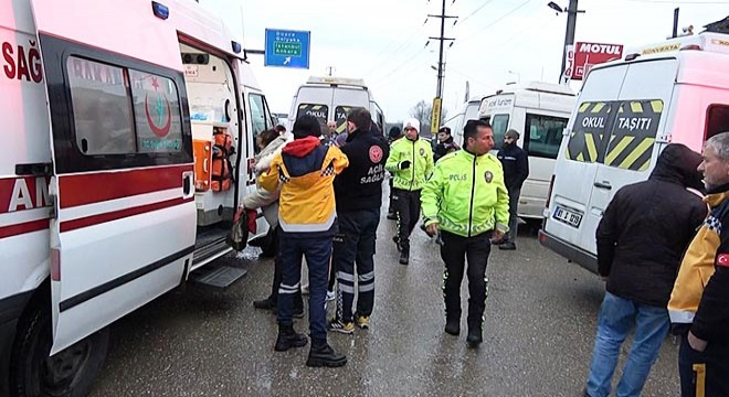 Düzce de zincirleme kaza: 15 işçi yaralı