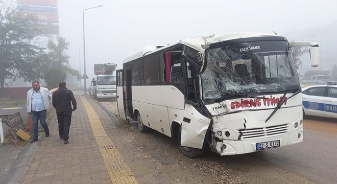Edirne'de servis midibüsü kazası: 20 yaralı
