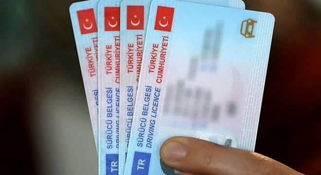 Ehliyet sınavında kopya düzeneğiyle yakalandı
