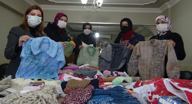 El ele verip, 33 çocuğa kışlık giyecek ördüler