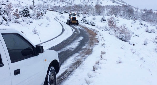 Elazığ'da 101 köy yolu kardan kapandı