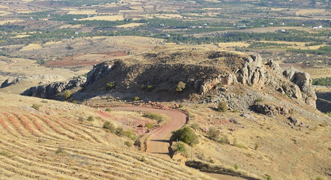Elazığ'da 'Haroğlu Kalesi' keşfedilmeyi bekliyor