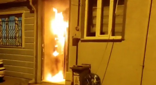 Elektrik panosundaki yangın itfaiye ekiplerince söndürüldü