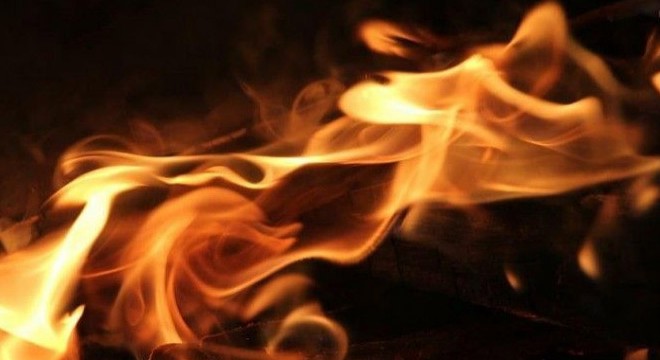 Elektrikli ısıtıcıdan çıkan yangında 2 kişi yaralandı