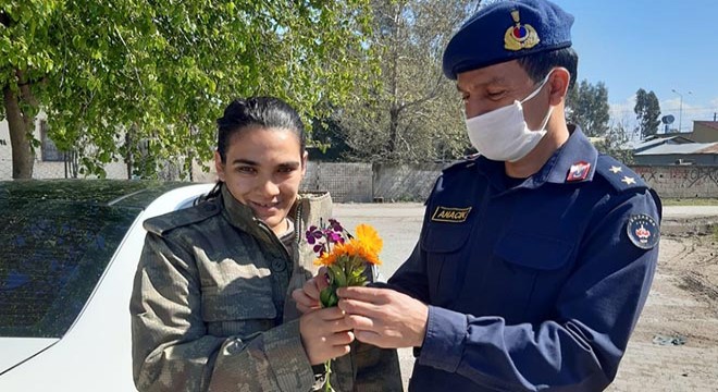 Elif, hayalini kurduğu askeri üniformayı giydi