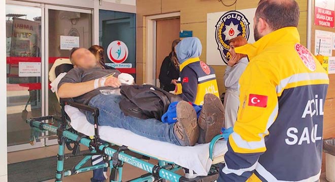 Elini bıçkı makinesine kaptıran işçinin 3 parmağı koptu