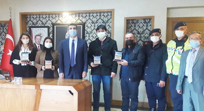 Elmalı'da örnek sürücülere plaket