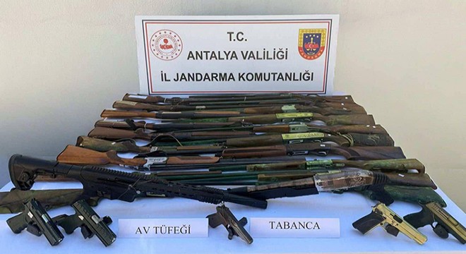 Elmalı da ruhsatsız silah operasyonu