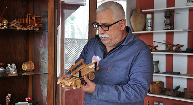 Emekli öğretmen evini müzeye çevirdi