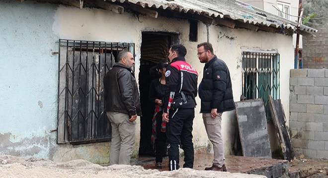 Emekli polisin çalınan çantası metruk evde bulundu